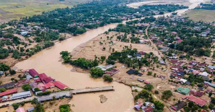 ইন্দোনেশিয়ায় ভয়াবহ বন্যা–ভূমিধসে মৃতের সংখ্যা ৭০০ ছাড়িয়েছে