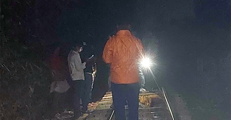 শ্রীপুরে ট্রেনে কাটা পড়ে নারীর মৃত্যু