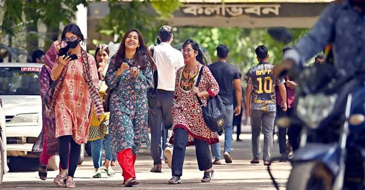 শঙ্কায় বিশ্ববিদ্যালয়ের উপাচার্যরা, পদ বাঁচাতে &lsquo;দৌড়ঝাঁপ&rsquo;