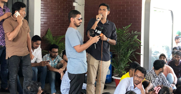 ভিসি-প্রক্টরের পদত্যাগের দাবিতে ফের অবস্থান ঢাবি ছাত্রদলের
