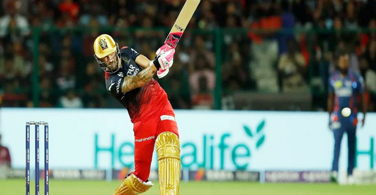 ডু প্লেসির ‘৩০০’