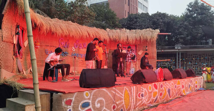 ঢাবিতে লোকগানের আসর ও পিঠা উৎসব