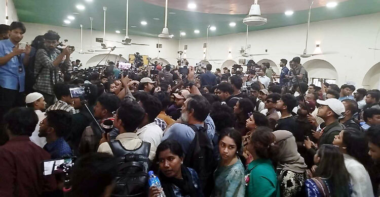 নতুন ছাত্র সংগঠন ঘোষণার আগেই হাতাহাতি