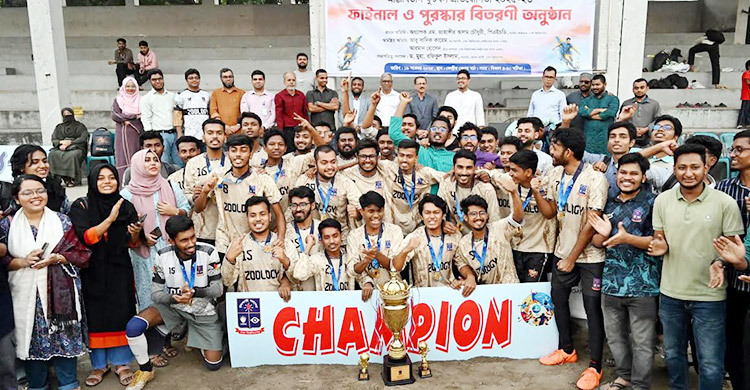 ঢাবির আন্তঃবিভাগ ফুটবলে চ্যাম্পিয়ন রাষ্ট্রবিজ্ঞান-প্রাণিবিদ্যা