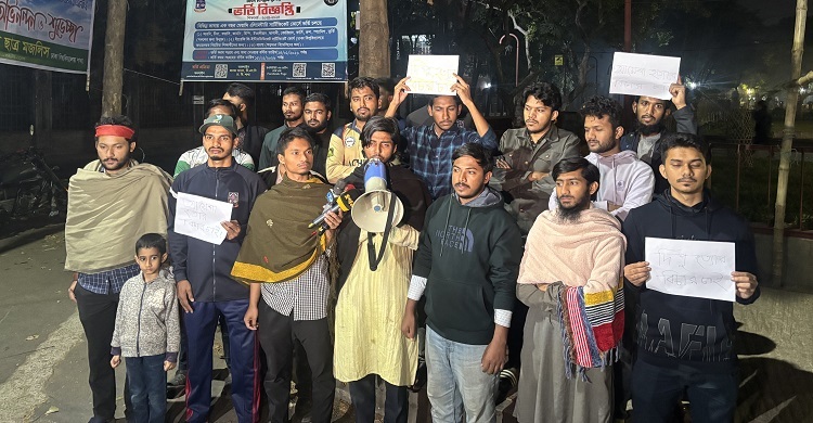 দিপু চন্দ্র ও শিশু আয়েশা হত্যার প্রতিবাদে ঢাবিতে বিক্ষোভ