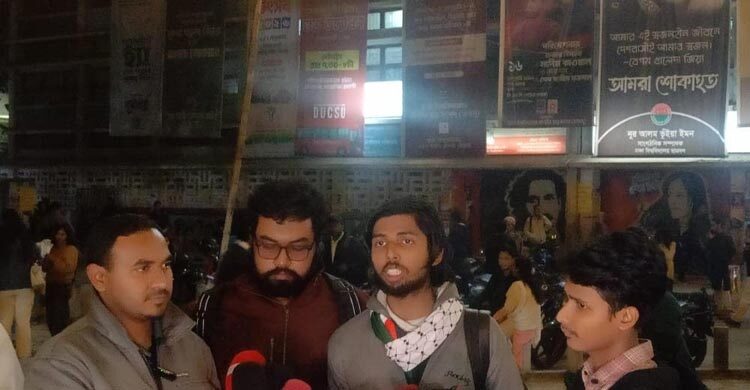 ঢাবির বাসে ৭ কলেজ শিক্ষার্থীদের হামলা, থানায় ডাকসুর অভিযোগ