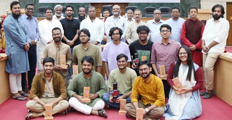 ঢাবিতে বিতর্ক উৎসবে চ্যাম্পিয়ন শান্তি ও সংঘর্ষ অধ্যয়ন বিভাগ
