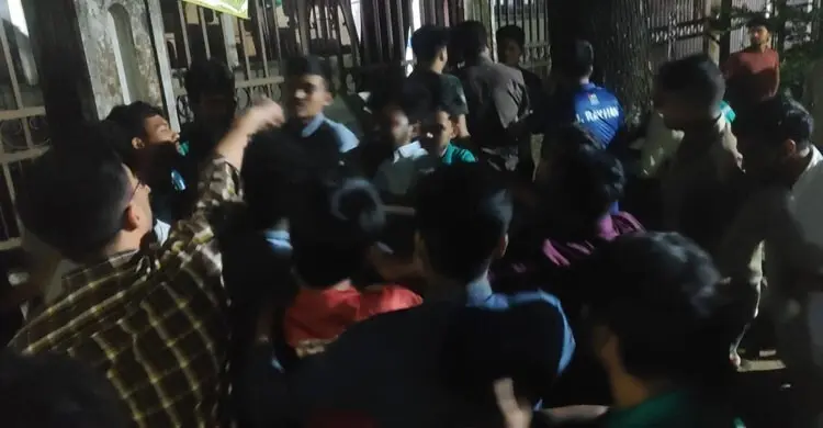 ঢাবির মুহসীন হলে ছাত্রদল-শিবির উত্তেজনা