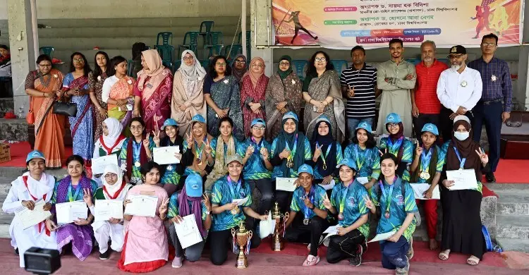 ঢাবি রোকেয়া হলের বার্ষিক ক্রীড়ায় চ্যাম্পিয়ন সাদিয়া, রানার্স-আপ ইমি