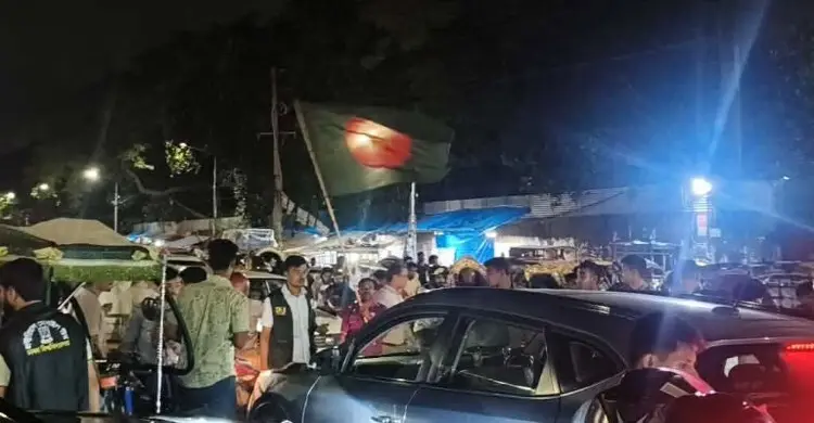 কড়াকড়ি শিথিল হতেই ঢাবি ক্যাম্পাসে বহিরাগতদের ঢল