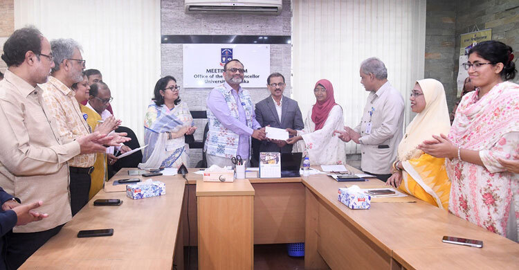 ঢাবির ৫৮৩ ছাত্রীকে প্রথমবারের মতো আপৎকালীন আর্থিক সহায়তা