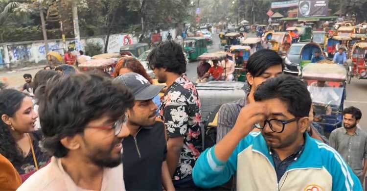 Jamaat’s polls setback: DU students sing ‘Razakar, Al Badr Kichhui Rabe Nare’