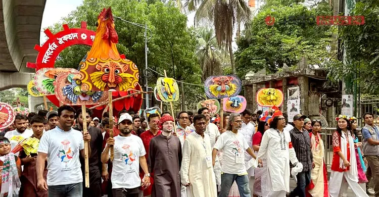 বিপুল সমারোহে বৈশাখী শোভাযাত্রা, লোকে লোকারণ্য ঢাকা বিশ্ববিদ্যালয়