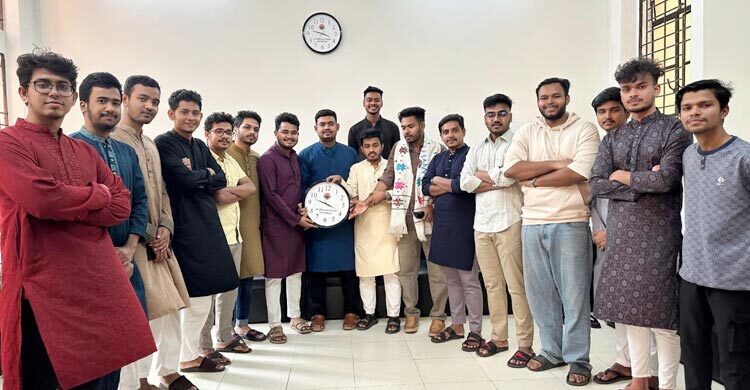 ঢাবির মুজিব হলের গেস্টরুম-রিডিংরুমে দেয়ালঘড়ি স্থাপন ছাত্রদলের