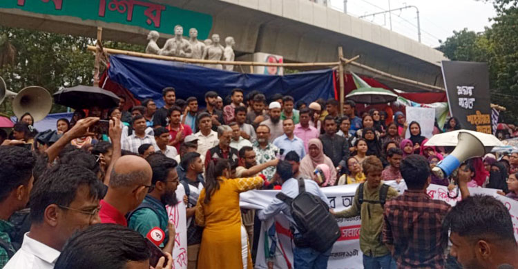 সাম্য হত্যার বিচার দাবিতে ঢাবিতে ছাত্রদলের কালো পতাকা মিছিল