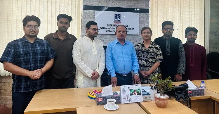 প্রতিবন্ধী শিক্ষার্থীদের অধিকার নিশ্চিতে ঢাবি উপাচার্যকে স্মারকলিপি