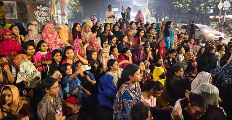 মাগুরায় শিশু ধর্ষণের ঘটনায় ক্ষোভে ফুঁসছে সারাদেশ