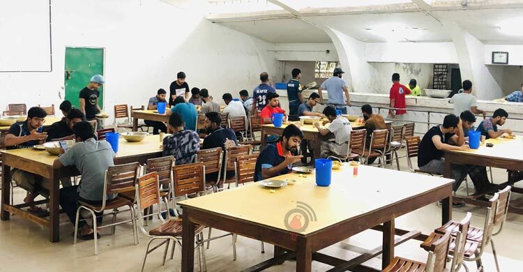 ঢাবির হল ক্যান্টিনে খাবারের মান নিয়ে শিক্ষার্থীদের অসন্তোষ