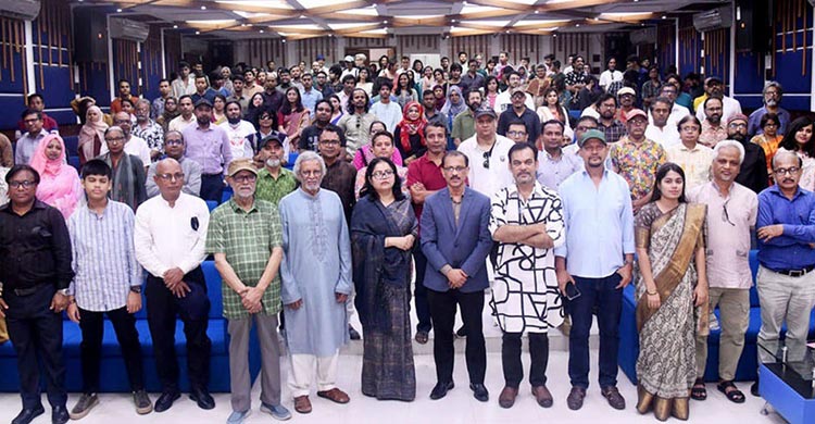 ঢাকা বিশ্ববিদ্যালয়ে ‘বর্ষবরণ আনন্দ শোভাযাত্রা-১৪৩২’ কার্যক্রমে অংশগ্রহণকারী শিক্ষক, শিক্ষার্থী এবং অ্যালামনাইদের সনদপত্র দেওয়া হয়েছে