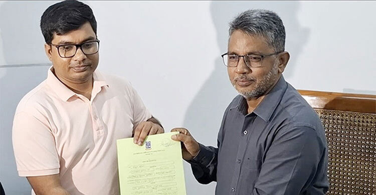 ভিপি পদে প্রথম মনোনয়ন জমা দিলেন ছাত্রলীগ নেতা জুলিয়াস সিজার