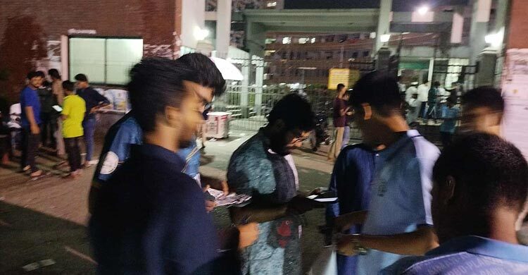 ডাকসু নির্বাচন: শেষ ৩ ঘণ্টার প্রচারণায় ব্যস্ত প্রার্থীরা