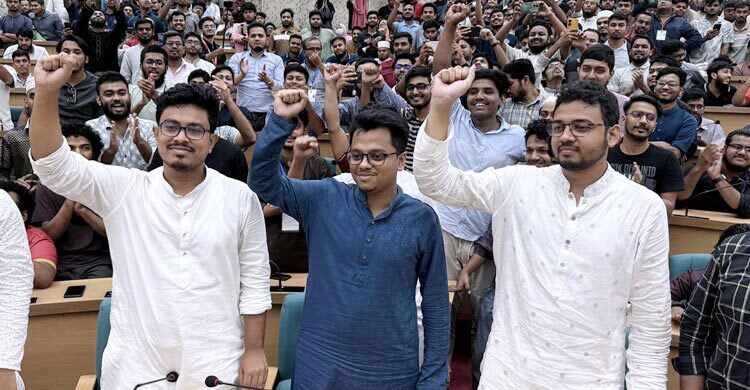 ডাকসু নির্বাচনে বিজয়ী ছাত্রশিবির সমর্থিত প্যানেলের প্রার্থীরা/ ফাইল ছবি