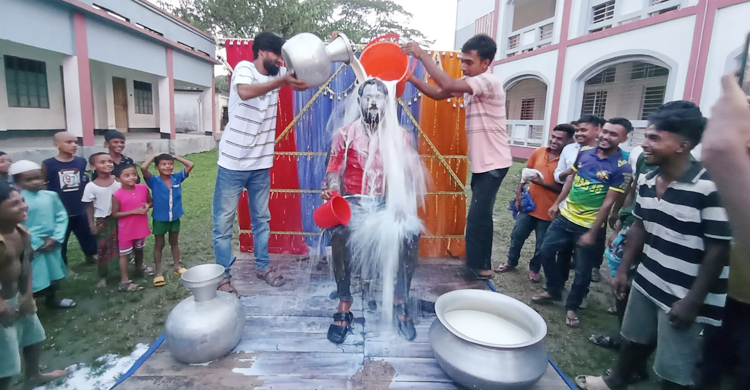 ৩ মণ দুধ দিয়ে গোসল করে ৩০০ জনকে বিরিয়ানি খাওয়ালেন যুবদল নেতা