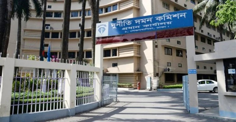 বিমানের কর্মকর্তার বিরুদ্ধে অভিযোগ খতিয়ে দেখতে অভিযান দুদকের