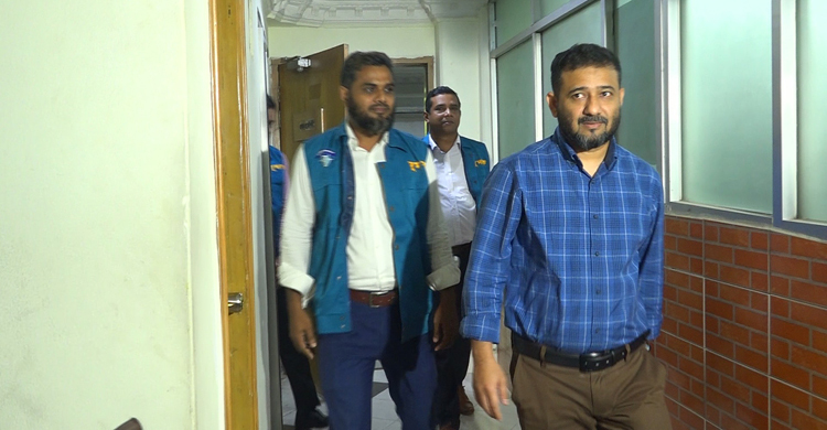 ব্যাংক স্লিপ জালিয়াতি করে ভবনের নকশা