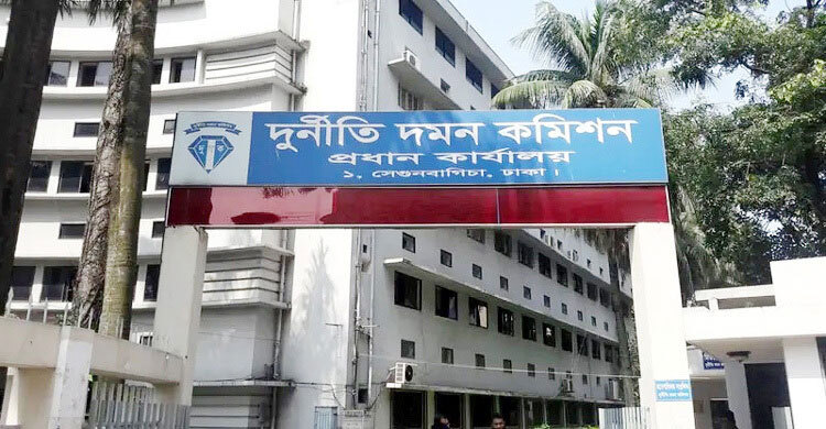 স্বাস্থ্যের সাবেক পরিচালকসহ দুজনের বিরুদ্ধে দুদকের মামলা