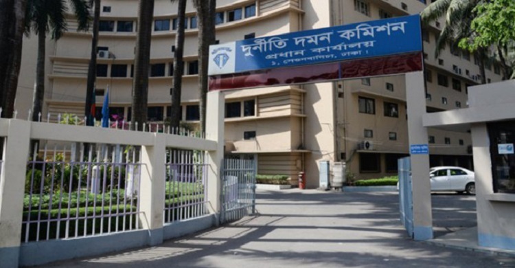 মোটরসাইকেলে এসে দুদকের প্রধান কার্যালয়ের সামনে ককটেল বিস্ফোরণ