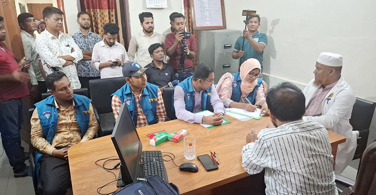 বেসরকারি ডায়াগনস্টিক সেন্টারে পরীক্ষা করাতে পাঠাতেন কর্মকর্তারা