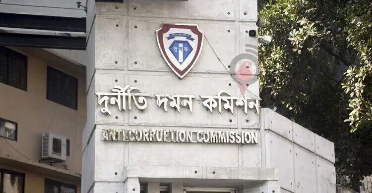 সাবেক পুলিশ কর্মকর্তা উত্তম কুমারের বিরুদ্ধে দুদকের দুই মামলা