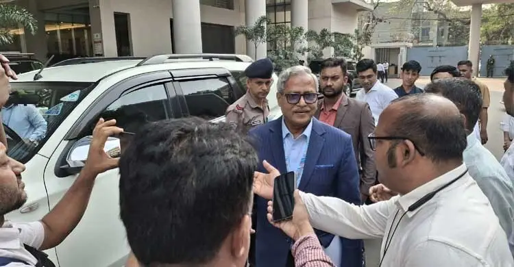 দুদকের চেয়ারম্যান ও দুই কমিশনারের পদত্যাগ