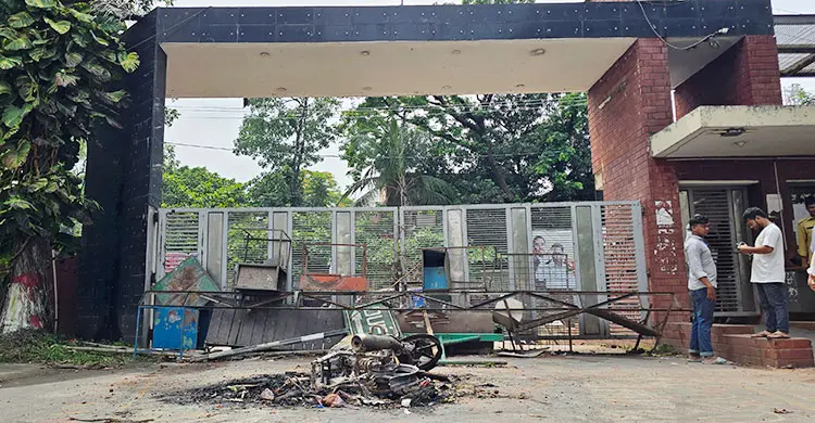 অনতিবিলম্বে ডুয়েট উপাচার্যের পদত্যাগ দাবি, ২৫০ জনকে আসামি করে মামলা