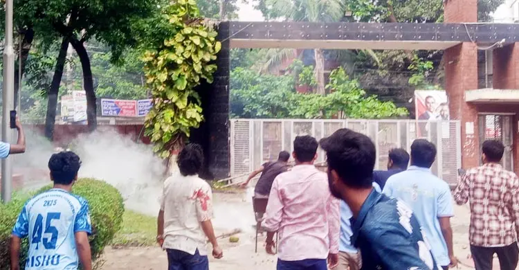 নতুন ভিসি নিয়োগ প্রত্যাখ্যান করে শিক্ষার্থীদের বিক্ষোভ, সংঘর্ষ