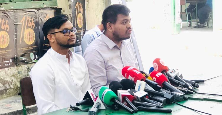 ডাকসু নির্বাচন থেকে সরে দাঁড়ালেন মাহিন, সমর্থন দিলেন বাকেরকে