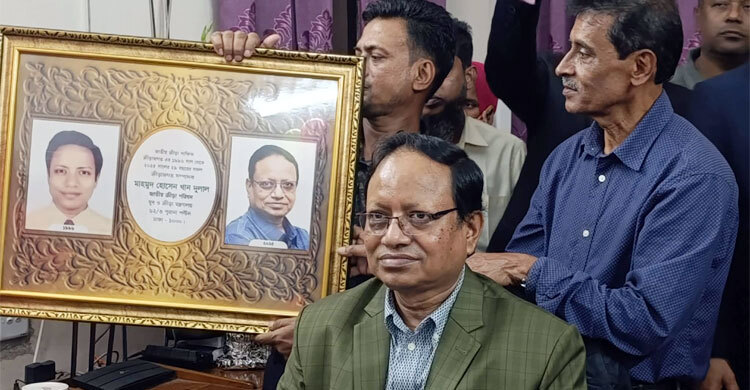 শেষ কর্মদিনে শুভাকাঙ্ক্ষীদের ভালোবাসায় সিক্ত সম্পাদক দুলাল মাহমুদ