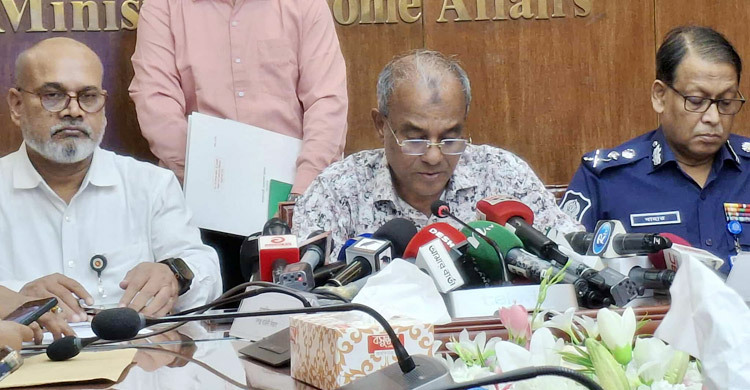 সব জায়গায় এবার দুর্গাপূজা নির্বিঘ্নে হবে: স্বরাষ্ট্র উপদেষ্টা