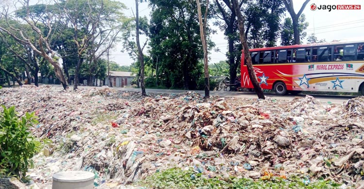 বর্জ্য ফেলার জায়গা নেই, বাতাসে ছড়াচ্ছে বিষ