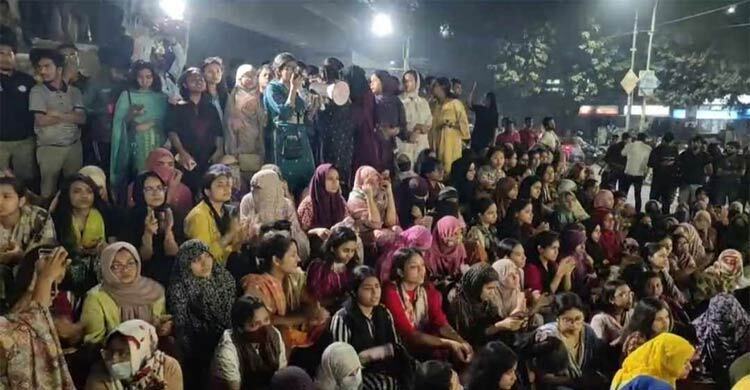 DU female students issue 24-hr ultimatum over Magura rape