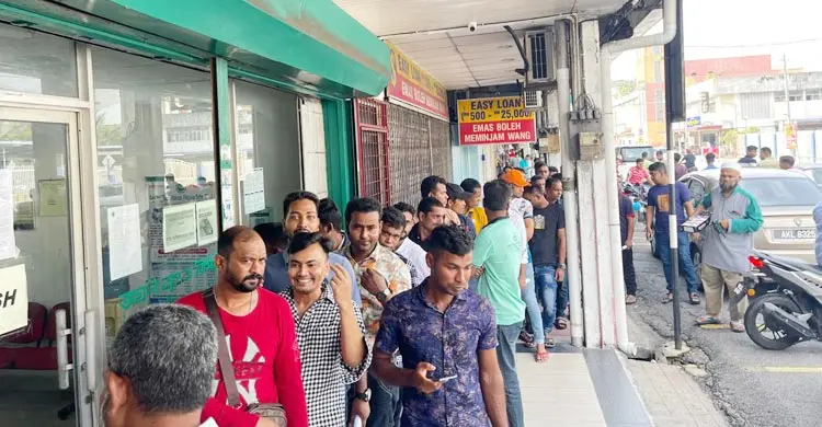 কুয়ালালামপুর বাংলাদেশ হাইকমিশনের উদ্যোগে দুই দিনব্যাপী মোবাইল কনস্যুলার সেবা দেওয়া হয়েছে। রোববার (১৯ মে) ছিল এ সেবার শেষ দিন
