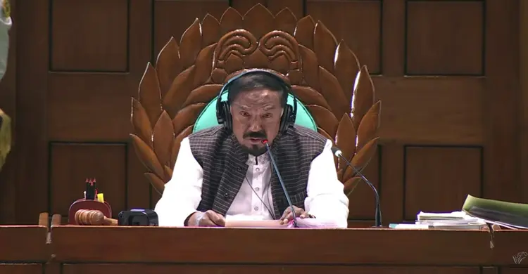 সরকারি চাকরিতে প্রবেশে বয়সসীমা ৩২ করে সংসদে বিল পাস