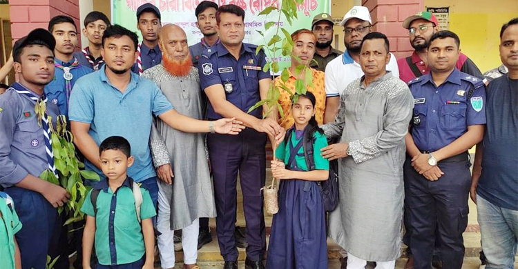 পরিবেশ সুরক্ষায় চারা রোপণ কর্মসূচি