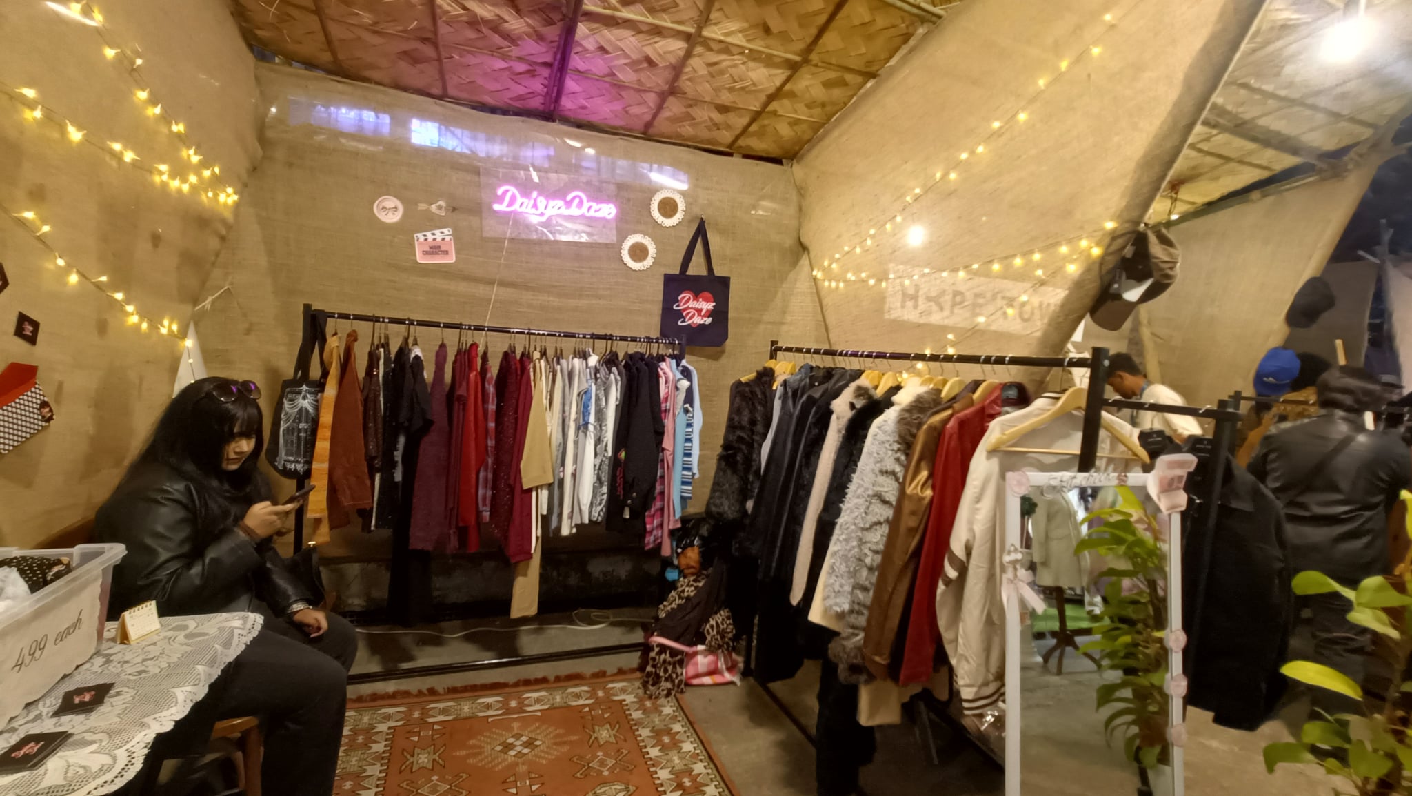 তরুণ সৃজনশীলতার ঝলক প্রথম দিনে