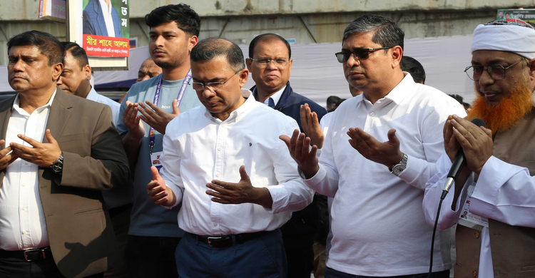 হযরত শাহ সুলতান মাহমুদ বলখী (র) এর মাজার জিয়ারত করলেন তারেক রহমান