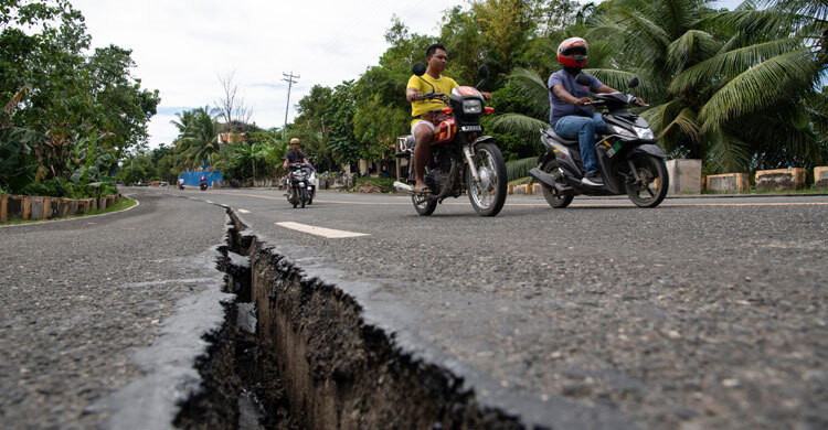 31 killed in 6.9 magnitude earthquake in Philippines