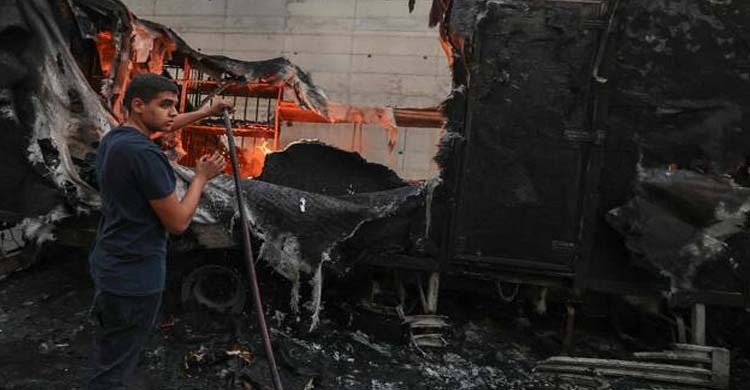 ফিলিস্তিনে মসজিদে আগুন, কোরআন অবমাননা করলো ইসরায়েলি বাসিন্দারা