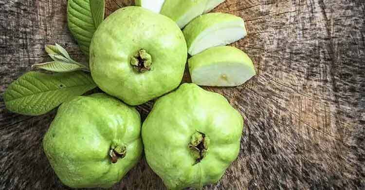 খোসাসহ পেয়ারা খাওয়ার আগে যা জানা দরকার