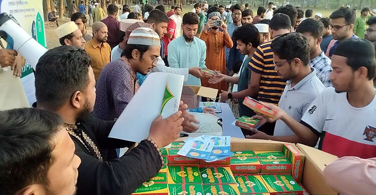 ইবিতে ১৭০০ শিক্ষার্থীকে ইফতার করালো শিবির